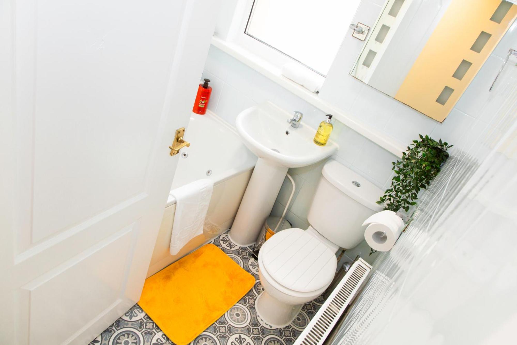 Litherland Newly Launched 3 Bedroom House With Free Parking מראה חיצוני תמונה